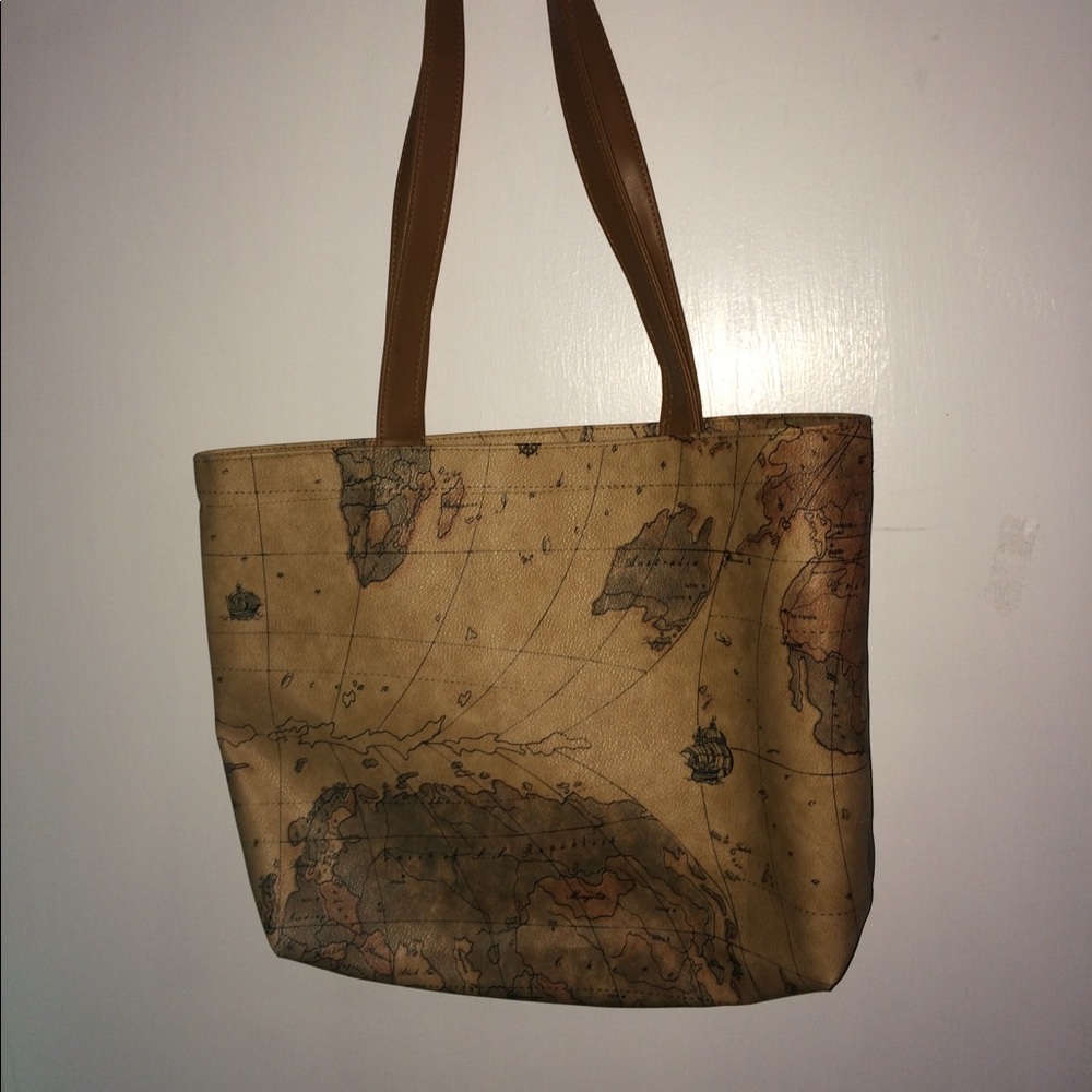Map print tote bag.